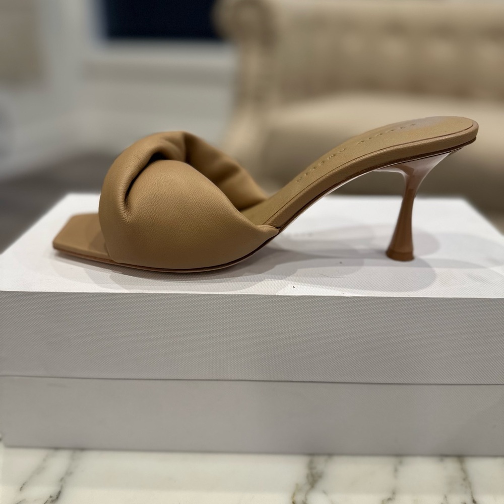 STUDIO AMELIA Tan Heeled Mules size 36